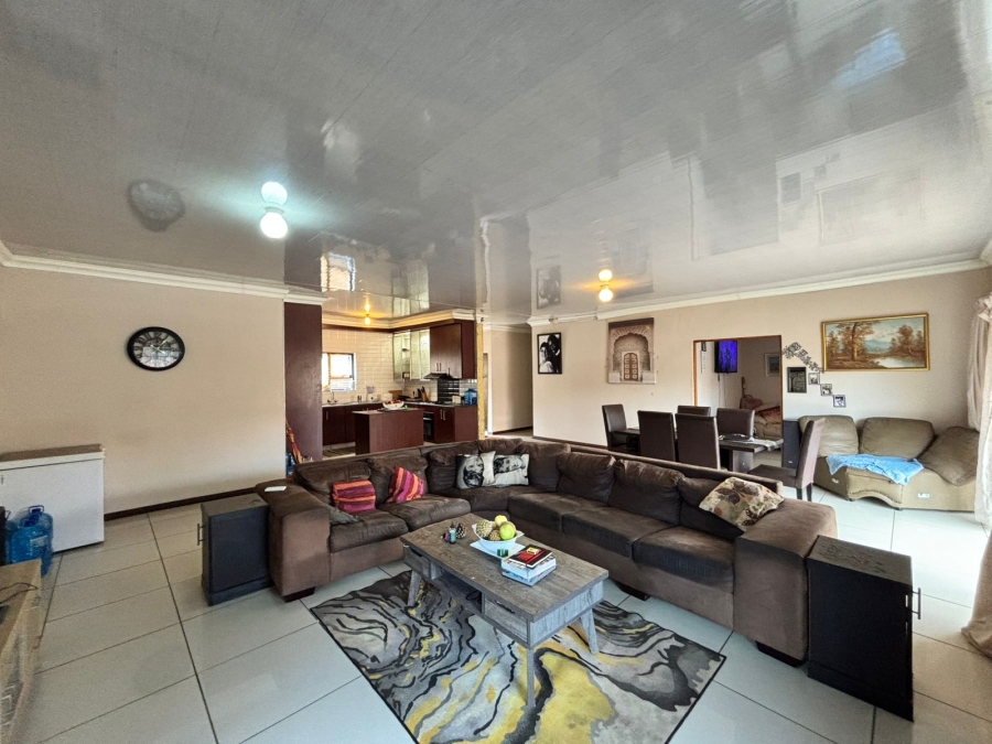 4 Bedroom Property for Sale in Mooivallei Park North West